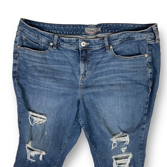 Torrid Crop Boyfriend Womens Jeans Sz 22 Distressed Frayed Hem Stretch Denim - Picture 3 of 12